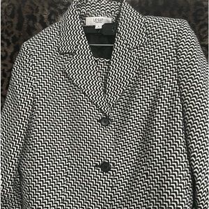 LeSuit Essential women 2 pc skirt suit. Make an offer I can’t refuse ♥️